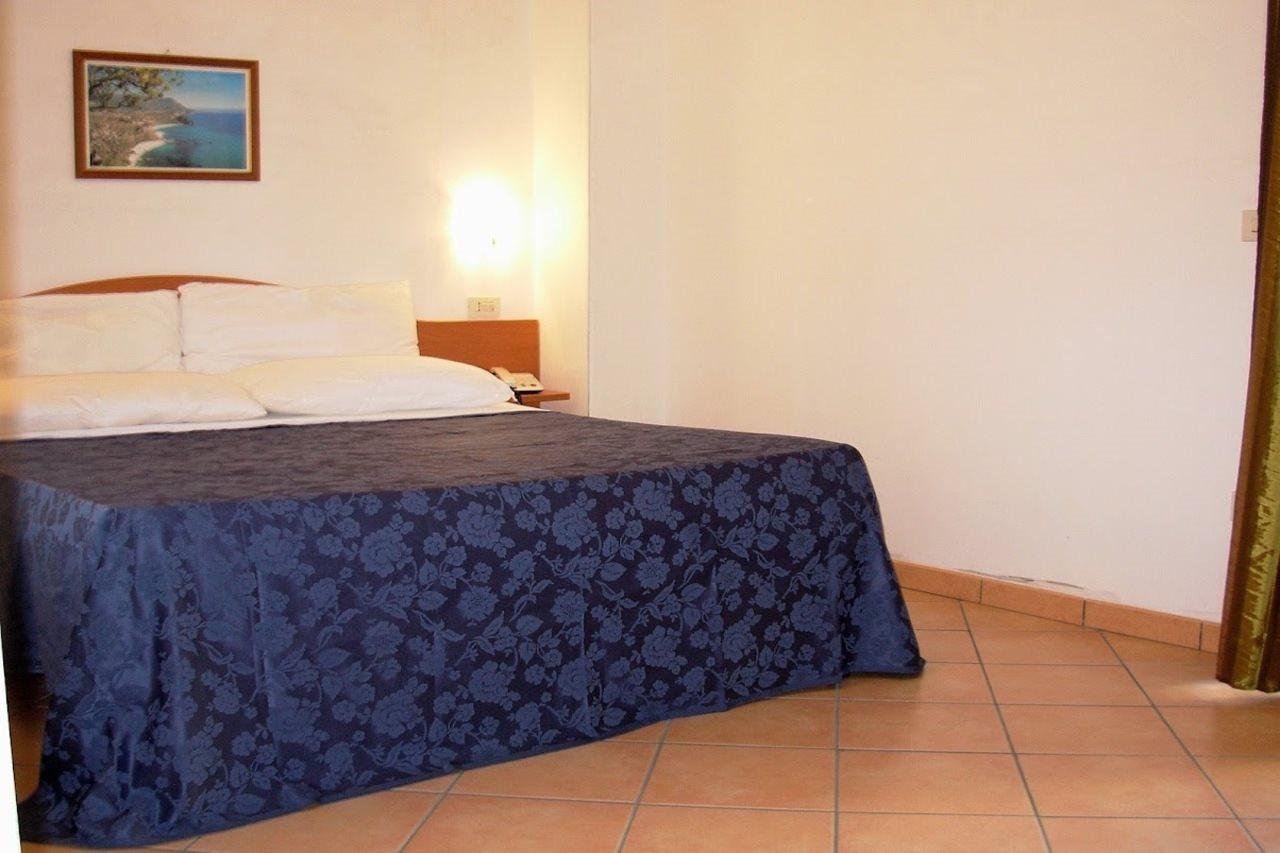 קאפו ואטיצ'אנו Residence Hotel La Taverna מראה חיצוני תמונה
