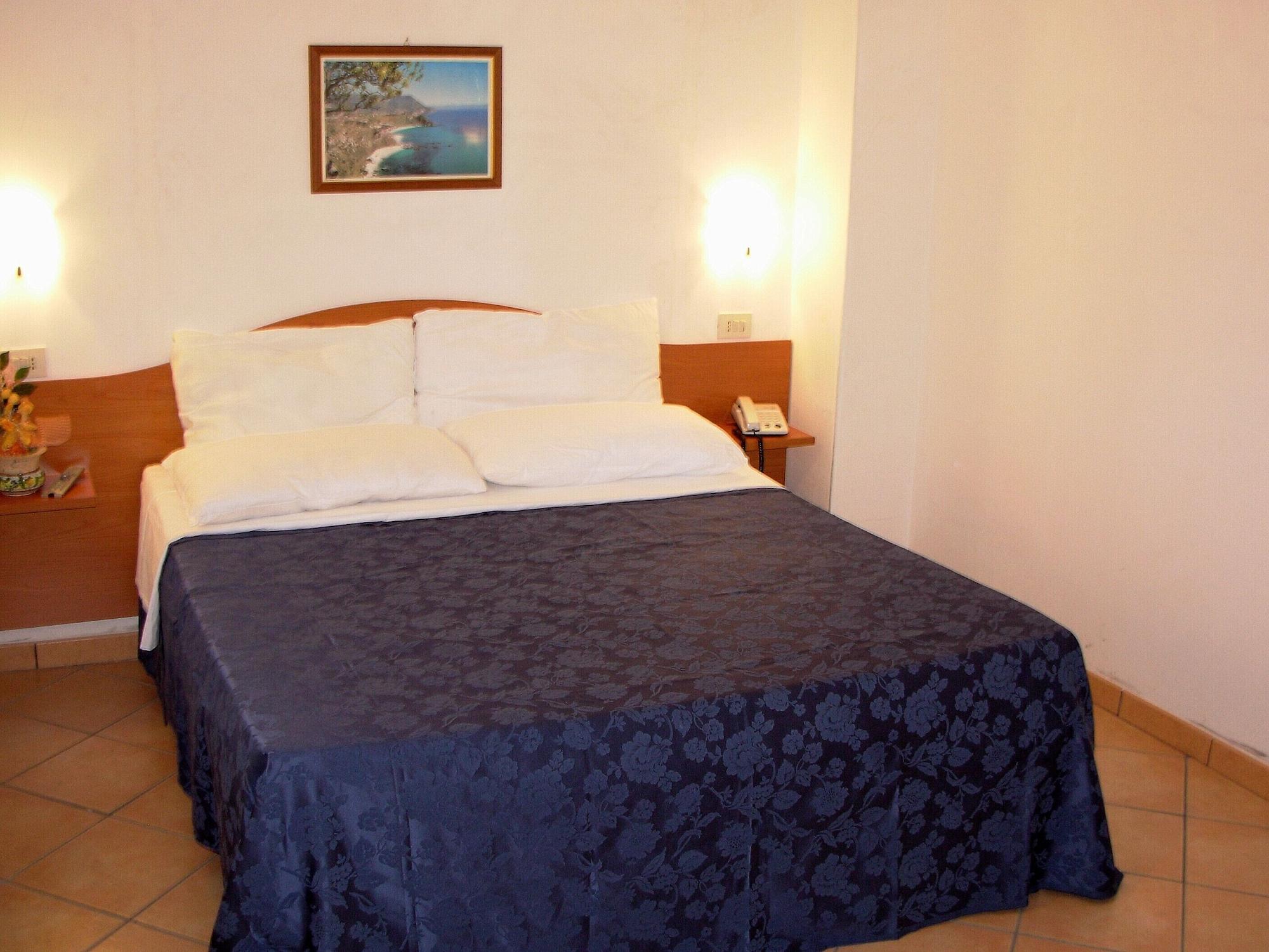 קאפו ואטיצ'אנו Residence Hotel La Taverna מראה חיצוני תמונה