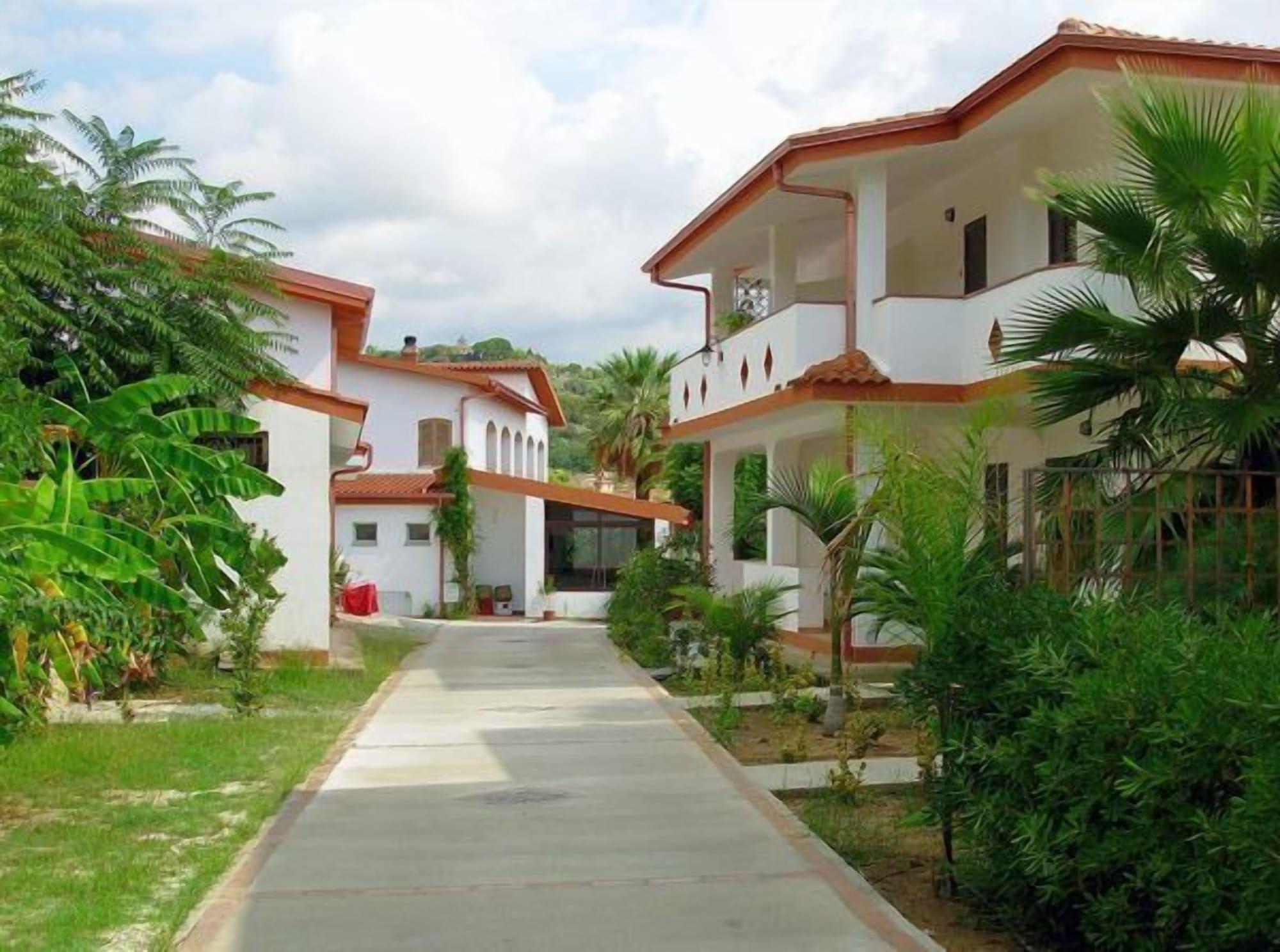 קאפו ואטיצ'אנו Residence Hotel La Taverna מראה חיצוני תמונה