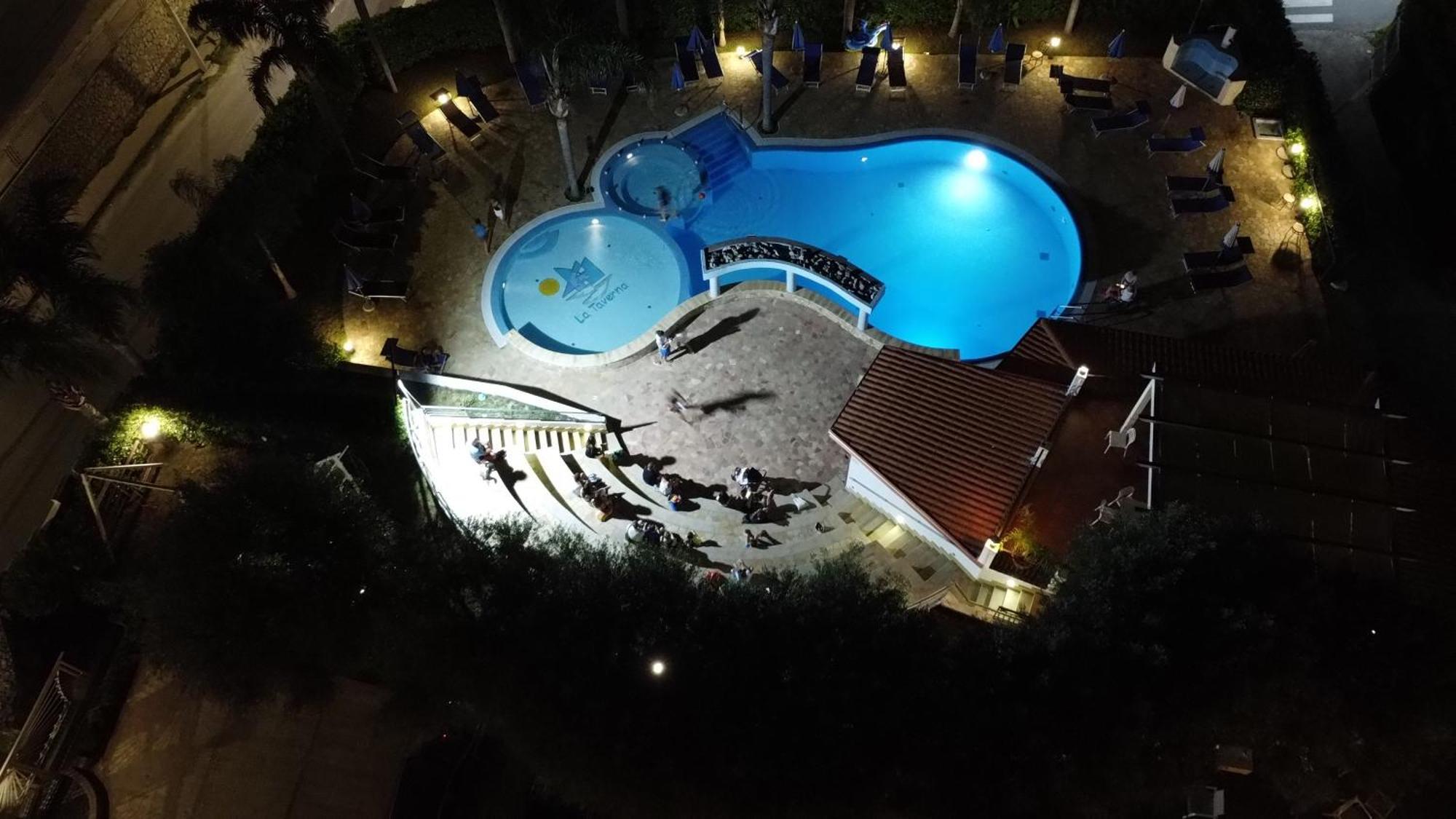 קאפו ואטיצ'אנו Residence Hotel La Taverna מראה חיצוני תמונה
