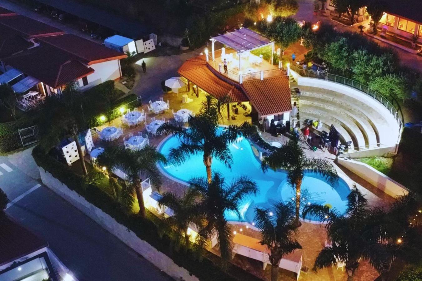 קאפו ואטיצ'אנו Residence Hotel La Taverna מראה חיצוני תמונה
