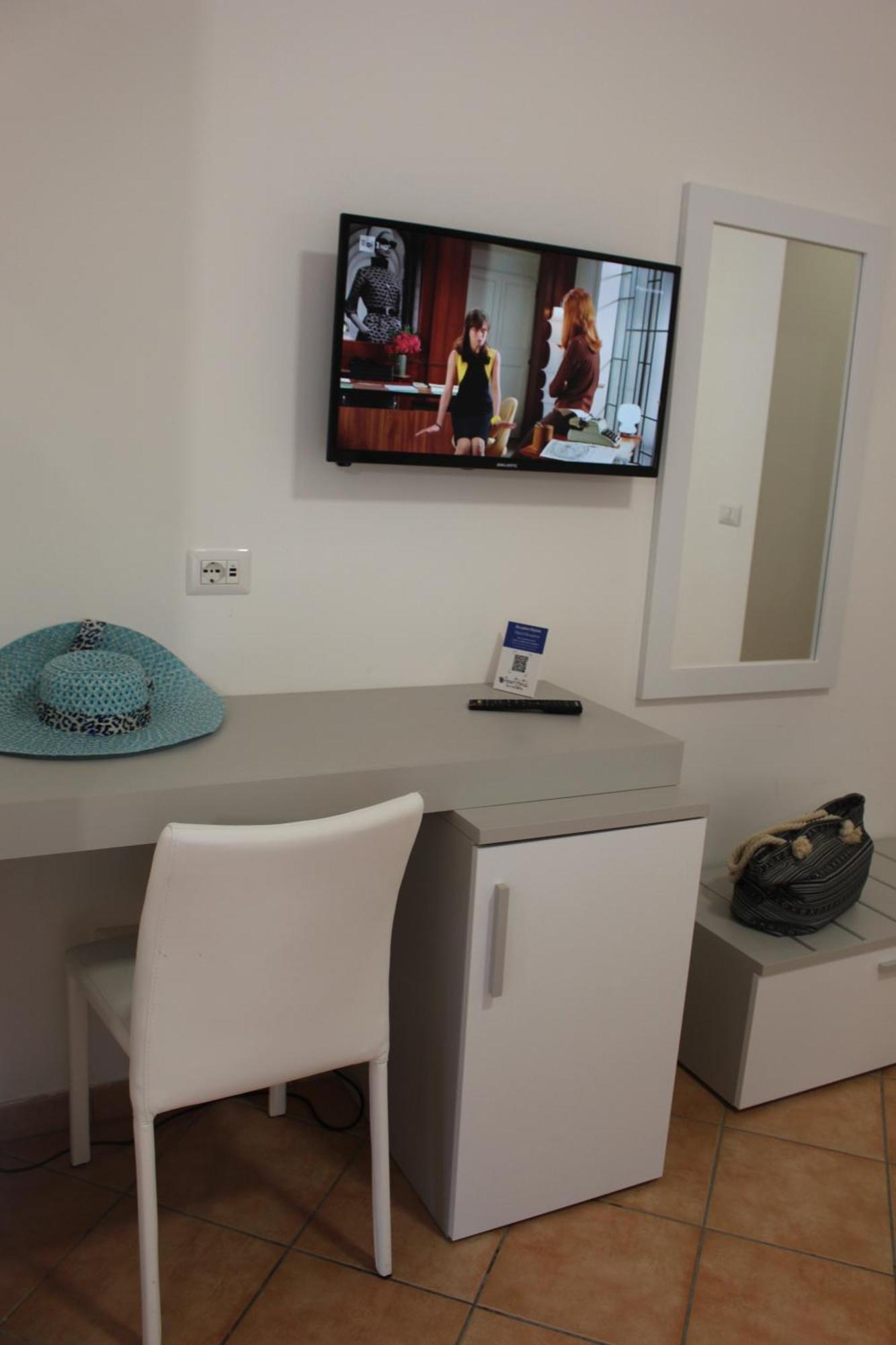 קאפו ואטיצ'אנו Residence Hotel La Taverna מראה חיצוני תמונה