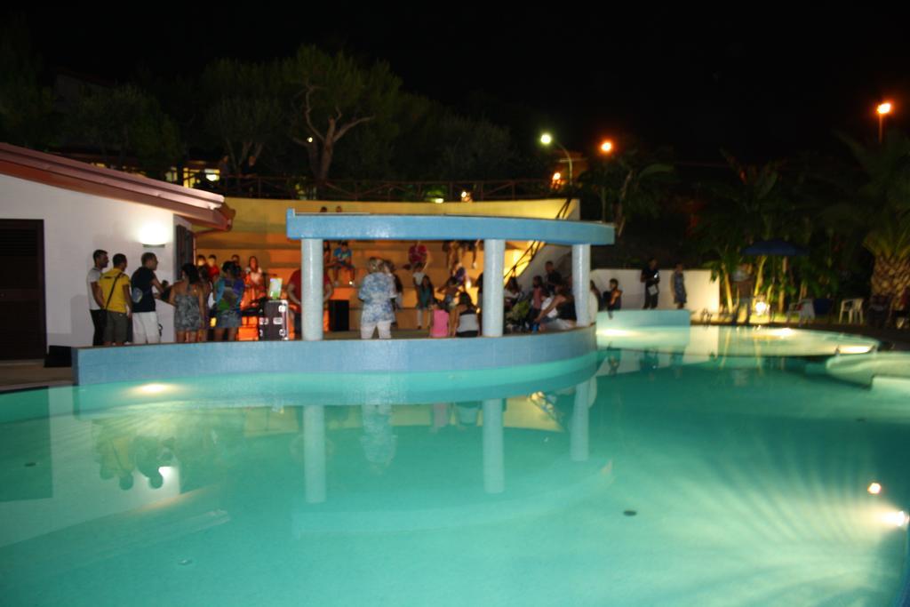 קאפו ואטיצ'אנו Residence Hotel La Taverna מראה חיצוני תמונה