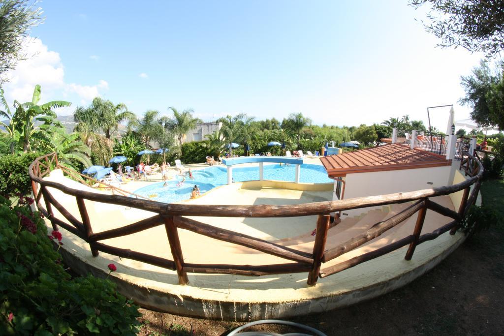 קאפו ואטיצ'אנו Residence Hotel La Taverna מראה חיצוני תמונה