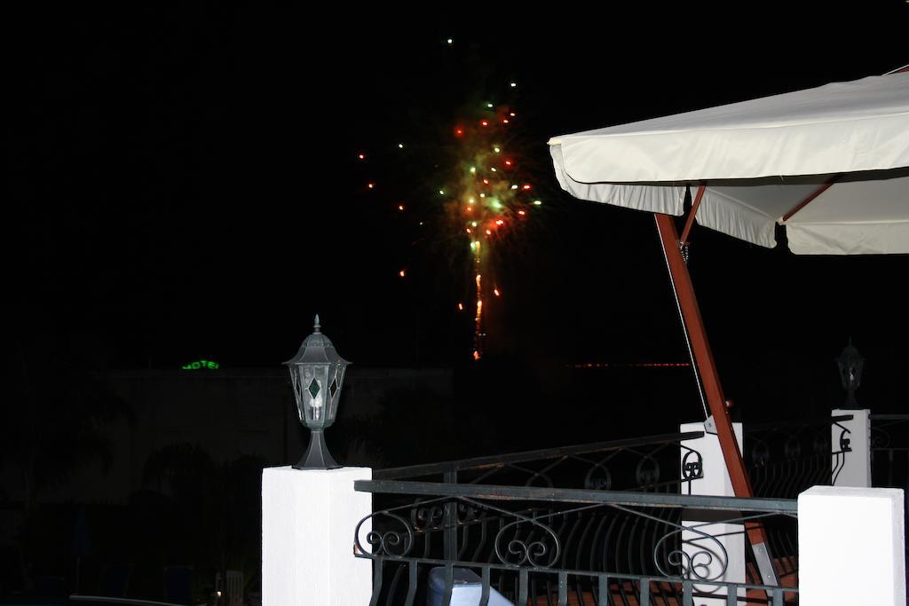 קאפו ואטיצ'אנו Residence Hotel La Taverna מראה חיצוני תמונה